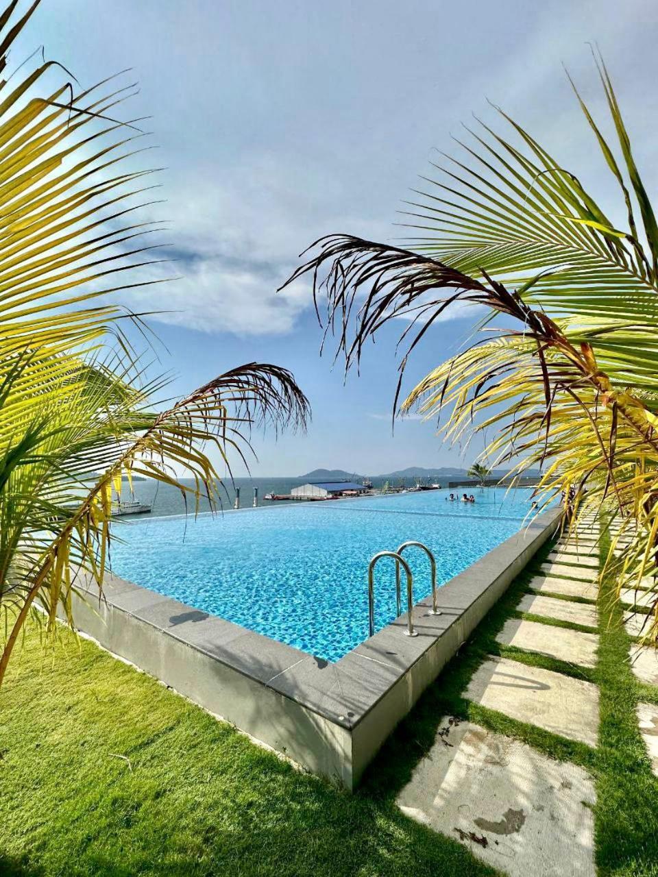 Jesselton Quay Sea & Pool View For 6 Pax Apartment Kota Kinabalu Exterior photo